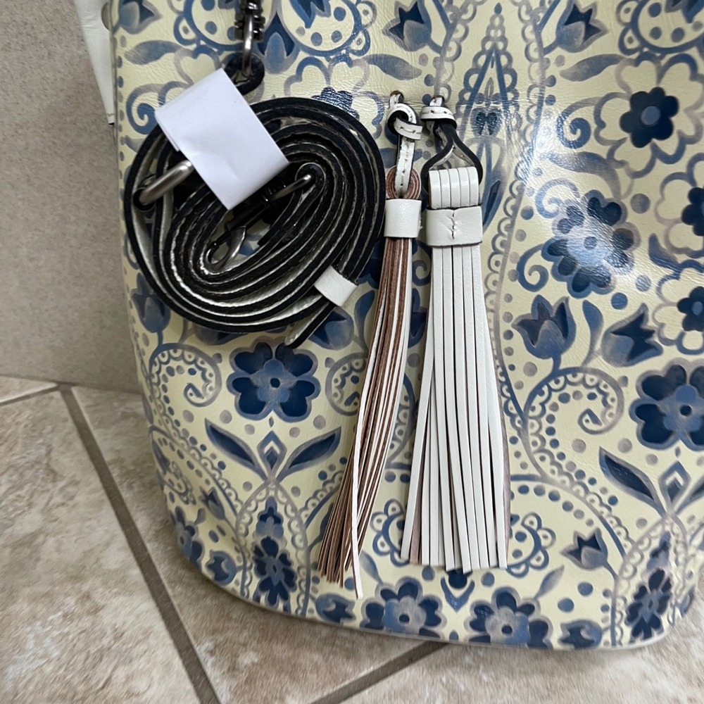 Patricia Nash Otavia Italian Folklore Leather Bucket Bag Blue White Floral NWT - Picture 2 of 14